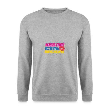 Birthday birthday present gift kiss me - Unisex Sweatshirt - salt & pepper - Front - Alina (178cm) & Michal (187cm)