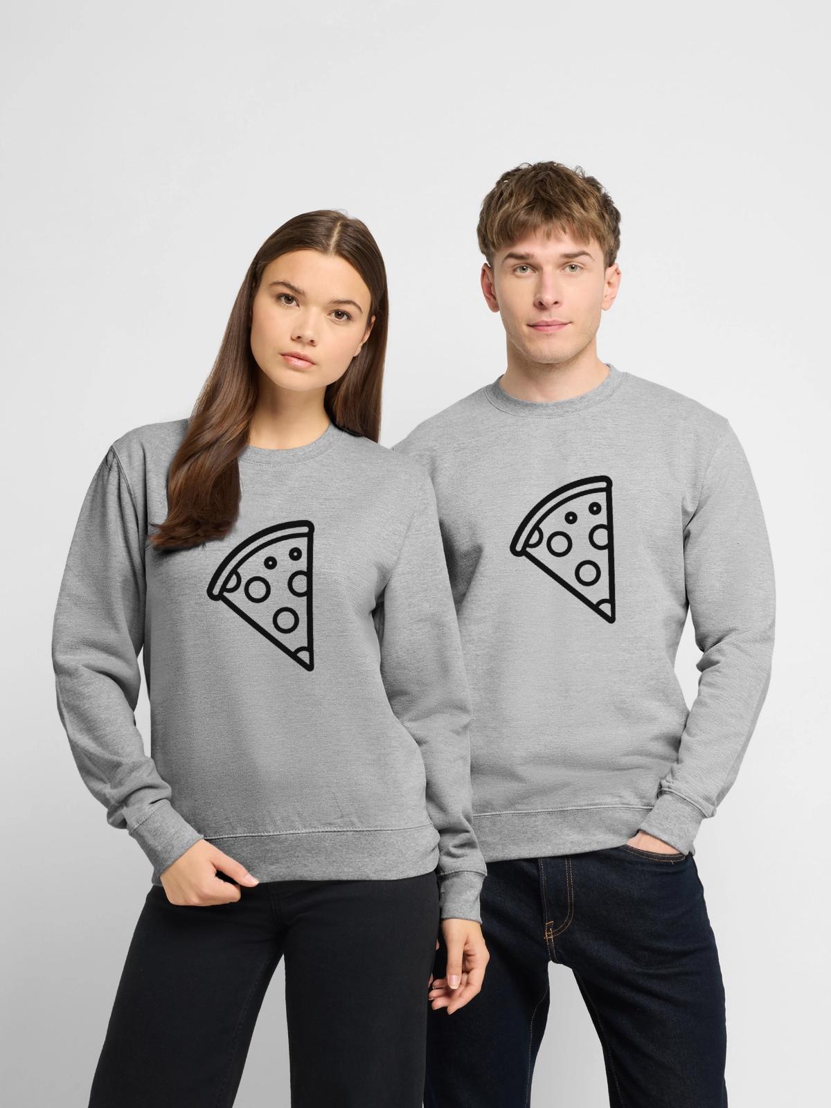 Pizzastück - Unisex Pullover - Weißgrau meliert - Vorne - Alina (178cm) & Michal (187cm)