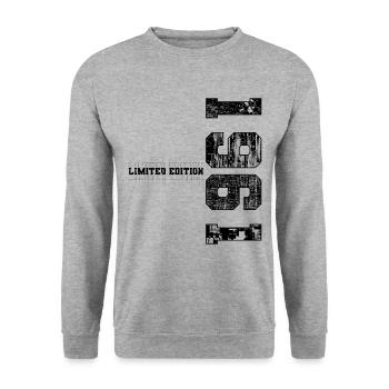 Édition limitée 1961 Année de naissance 1961 Anniversaire - Sweat-shirt Unisexe - gris chiné - Devant - Alina (178cm) & Michal (187cm)