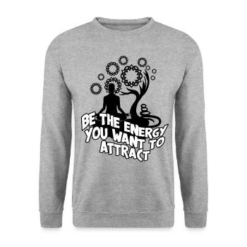 Be The Energy You Want Attract Meditation Meditate - Unisex Pullover - Weißgrau meliert - Vorne - Alina (178cm) & Michal (187cm)