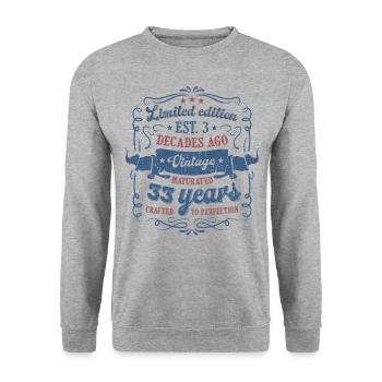 Vintage Legendary - Aged perfectly 33. Geburtstag - Unisex Pullover - Weißgrau meliert - Vorne - Alina (178cm) & Michal (187cm)