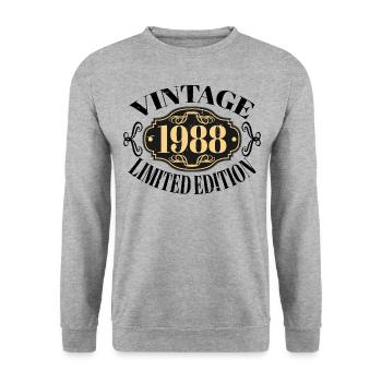 Jahrgang 1988 - 34 Jahre alt, Geschenk zum 34. Geburtstag - Unisex Pullover - Weißgrau meliert - Vorne - Alina (178cm) & Michal (187cm)