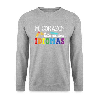 Mi corazon late en dos idiomas, bilingual Spanish - Unisex Pullover - Weißgrau meliert - Vorne - Alina (178cm) & Michal (187cm)