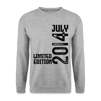 Geschenk Juli 2014. Geburtstag Juli 2014. - Unisex Pullover - Weißgrau meliert - Vorne - Alina (178cm) & Michal (187cm)