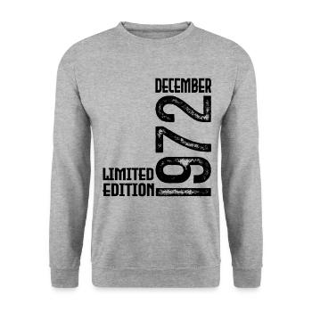 Cadeau Anniversaire Décembre 1972. Decembre 1972. - Sweat-shirt Unisexe - gris chiné - Devant - Alina (178cm) & Michal (187cm)