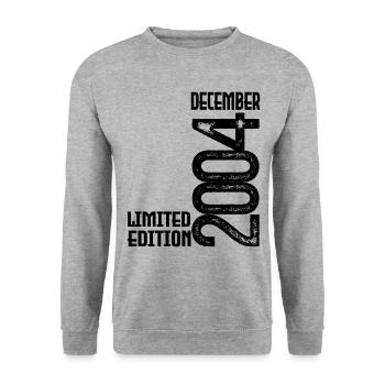 Geburtstagsgeschenk Dezember 2004. Dezember 2004. - Unisex Pullover - Weißgrau meliert - Vorne - Alina (178cm) & Michal (187cm)