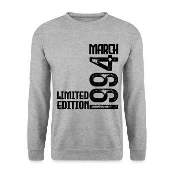 März 1994 Jubiläumsgeschenk. März 1994. März - Unisex Pullover - Weißgrau meliert - Vorne - Alina (178cm) & Michal (187cm)