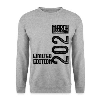 Geburtstagsgeschenk März 2021. März 2021. März - Unisex Pullover - Weißgrau meliert - Vorne - Alina (178cm) & Michal (187cm)