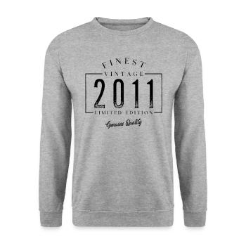 Finest Vintage 2011 Jahrgang 2011 Geburtatag - Unisex Pullover - Weißgrau meliert - Vorne - Alina (178cm) & Michal (187cm)