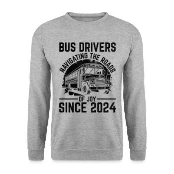 Busfahrer, die seit 2024 auf den Straßen der Freude unterwegs sind - Unisex Pullover - Weißgrau meliert - Vorne - Alina (178cm) & Michal (187cm)