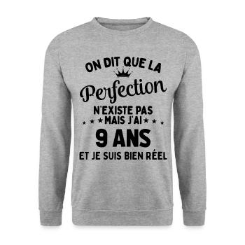 J'ai 9 Ans et je suis bien réel - perfection - Sweat-shirt Unisexe - gris chiné - Devant - Alina (178cm) & Michal (187cm)