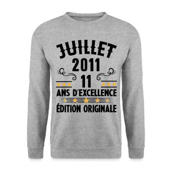 11 Ans Anniversaire Vintage Né(e) en Juillet 2011 - Sweat-shirt Unisexe - gris chiné - Devant - Alina (178cm) & Michal (187cm)