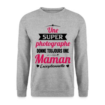 Photographe Maman Exceptionnelle Cadeau Drôle - Sweat-shirt Unisexe - gris chiné - Devant - Alina (178cm) & Michal (187cm)
