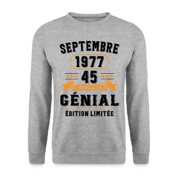 45 Ans Anniversaire Vintage Né(e) Septembre 1977 - Sweat-shirt Unisexe - gris chiné - Devant - Alina (178cm) & Michal (187cm)
