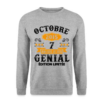 7 Ans Anniversaire Vintage Né(e) en Octobre 2015 - Sweat-shirt Unisexe - gris chiné - Devant - Alina (178cm) & Michal (187cm)