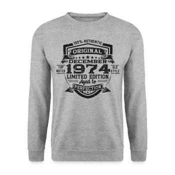Décembre Né en 1974 Cadeau de 48e anniversaire - Sweat-shirt Unisexe - gris chiné - Devant - Alina (178cm) & Michal (187cm)
