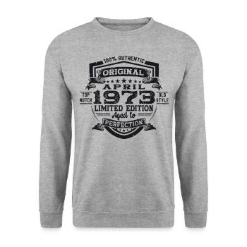 50e anniversaire homme April Né en 1973 Original - Sweat-shirt Unisexe - gris chiné - Devant - Alina (178cm) & Michal (187cm)
