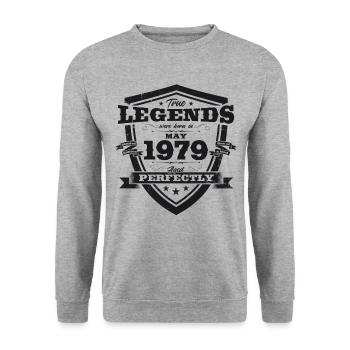 Légende Mai 1979 Millésime 1979 Anniversaire 1979 - Sweat-shirt Unisexe - gris chiné - Devant - Alina (178cm) & Michal (187cm)