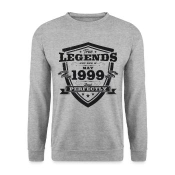 Légende Mai 1999 Millésime 1999 Anniversaire 1999 - Sweat-shirt Unisexe - gris chiné - Devant - Alina (178cm) & Michal (187cm)