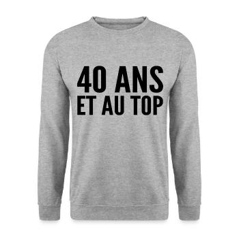40 Jahre alt und an der Spitze - Unisex Pullover - Weißgrau meliert - Vorne - Alina (178cm) & Michal (187cm)