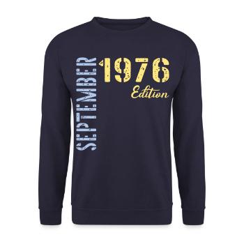 September 1976, 50. Geburtstag - Unisex Pullover - Navy - Vorne - Alina (178cm) & Michal (187cm)