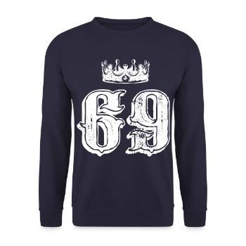 69 Zahl Krone - Unisex Pullover - Navy - Vorne - Alina (178cm) & Michal (187cm)