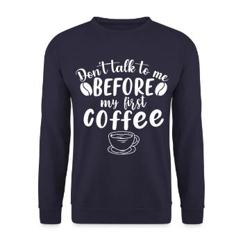 Sprich mich nicht an. Ich brauch erst einen Kaffee - Unisex Pullover - Navy - Vorne - Alina (178cm) & Michal (187cm)
