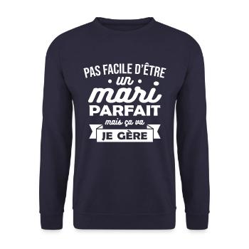 PAS FACILE D'ÊTRE UN MARI PARFAIT - Sweat-shirt Unisexe - marine - Devant - Alina (178cm) & Michal (187cm)