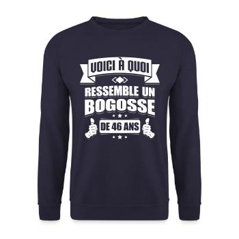 BOGOSSE DE 46 ANS - Sweat-shirt Unisexe - marine - Devant - Alina (178cm) & Michal (187cm)