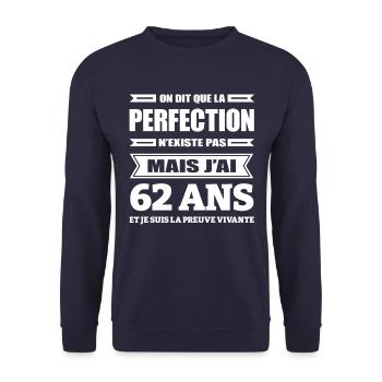 LA PERFECTION À 62 ANS - Sweat-shirt Unisexe - marine - Devant - Alina (178cm) & Michal (187cm)