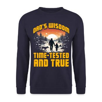 Papas Weisheit bewährt und wahr - Unisex Pullover - Navy - Vorne - Alina (178cm) & Michal (187cm)
