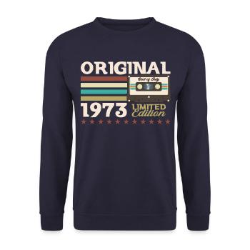 Cassette 51ème Anniversaire Juillet 1973 Millésime 1973 - Sweat-shirt Unisexe - marine - Devant - Alina (178cm) & Michal (187cm)