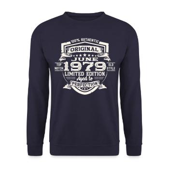 44e anniversaire Juin Millésime 1979 Bouclier Original - Sweat-shirt Unisexe - marine - Devant - Alina (178cm) & Michal (187cm)