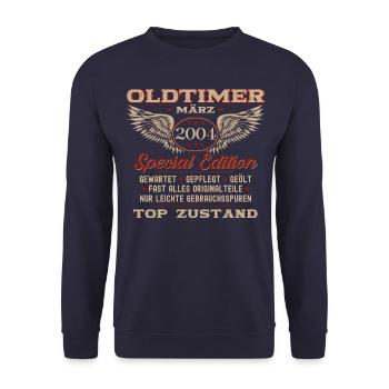 20. Geburtstag Oldtimer März Jahrgang 2004 - Unisex Pullover - Navy - Vorne - Alina (178cm) & Michal (187cm)