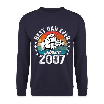 Bester Papa der Welt seit 2007 Vatertag - Unisex Pullover - Navy - Vorne - Alina (178cm) & Michal (187cm)