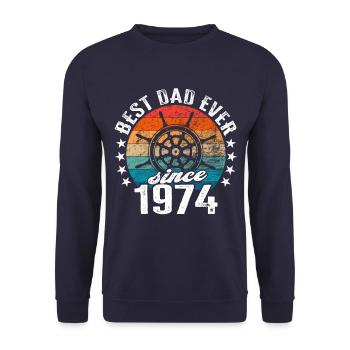 Meilleur père du monde Capitaine depuis 1974 - Sweat-shirt Unisexe - marine - Devant - Alina (178cm) & Michal (187cm)