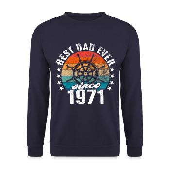 Bester Papa der Welt seit 1971 Kapitän - Unisex Pullover - Navy - Vorne - Alina (178cm) & Michal (187cm)