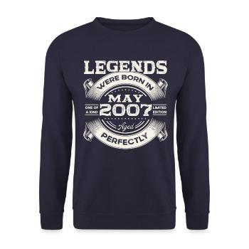 16th Birthday Man May Vintage 2007 Legendary - Unisex Sweatshirt - navy - Front - Alina (178cm) & Michal (187cm)