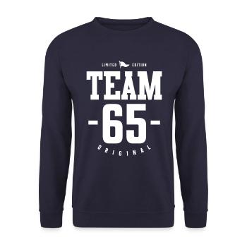 65 Jahre alt - 65. Geburtstag lustiges Geschenk - Unisex Pullover - Navy - Vorne - Alina (178cm) & Michal (187cm)