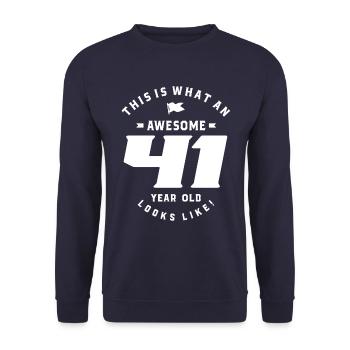 41 Jahre altes Geschenk | 41. Geburtstagsgeschenkideen - Herren - Unisex Pullover - Navy - Vorne - Alina (178cm) & Michal (187cm)