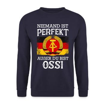Ostdeutschland Osten Ossi DDR Heimat Ostblock - Unisex Pullover - Navy - Vorne - Alina (178cm) & Michal (187cm)