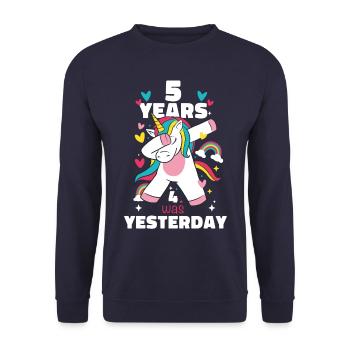 Cadeau 5 ans anniversaire garçon ou fille - Sweat-shirt Unisexe - marine - Devant - Alina (178cm) & Michal (187cm)