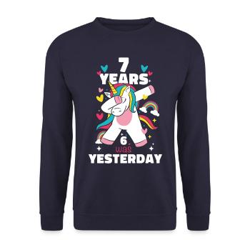Cadeau 7 ans anniversaire garçon ou fille - Sweat-shirt Unisexe - marine - Devant - Alina (178cm) & Michal (187cm)