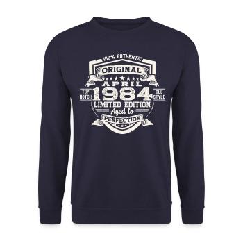 39 Birthday Man Original April Né en 1984 - Sweat-shirt Unisexe - marine - Devant - Alina (178cm) & Michal (187cm)
