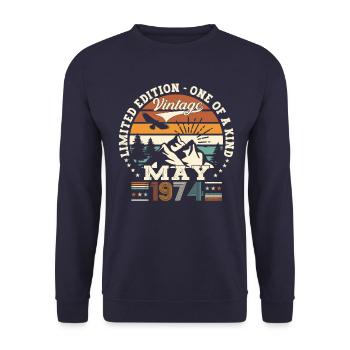 49th Birthday Man May Vintage 1974 Vintage - Unisex Sweatshirt - navy - Front - Alina (178cm) & Michal (187cm)