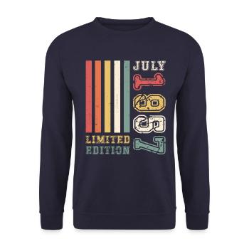 66. Geburtstag Mann Legendary Juli Jahrgang 1957 - Unisex Pullover - Navy - Vorne - Alina (178cm) & Michal (187cm)