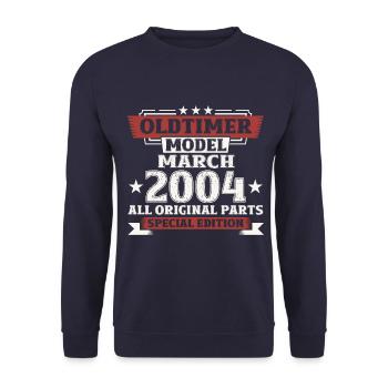 20. Geburtstag Oldtimer März Jahrgang 2004 - Unisex Pullover - Navy - Vorne - Alina (178cm) & Michal (187cm)