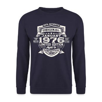 Né 1976 Janvier 47e anniversaire Homme cadeau - Sweat-shirt Unisexe - marine - Devant - Alina (178cm) & Michal (187cm)