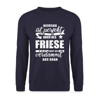 Niemand ist perfekt - Friese - Spruch - Unisex Pullover - Navy - Vorne - Alina (178cm) & Michal (187cm)