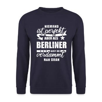 Niemand ist perfekt - Berliner - Spruch - Unisex Pullover - Navy - Vorne - Alina (178cm) & Michal (187cm)